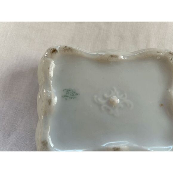 Vintage Small Glass Trinket/Jewelry Box with Lid, White, Flowers - Picture 4 of 9
